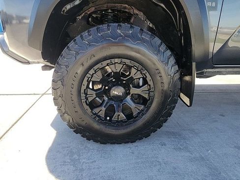 Used 2019 Toyota Tacoma TRD Off-Road w/ Technology Package image 16