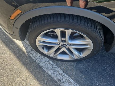 Used 2018 Lincoln MKC Reserve AWD/4WD image 3