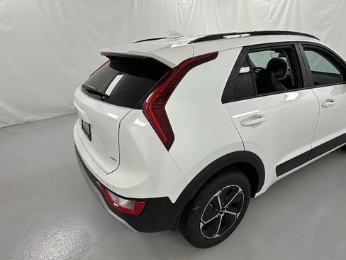 New 2025 Kia Niro EX image 3