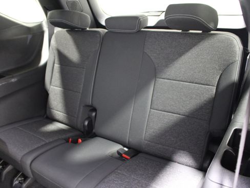 Used 2025 Chevrolet Traverse LT w/ Driver Confidence Package FWD image 22