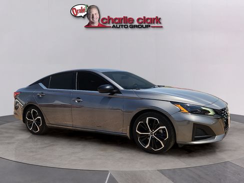 Used 2024 Nissan Altima 2.5 SR FWD image 6