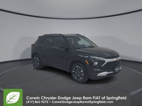 Used 2025 Chevrolet TrailBlazer LT image 3