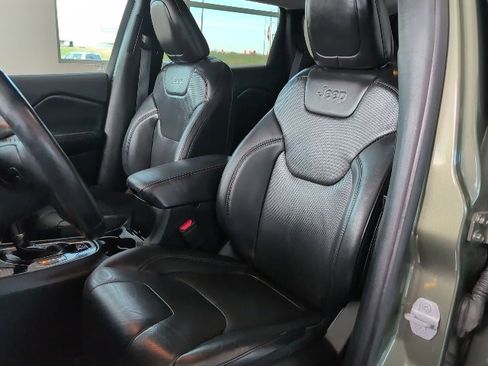 Used 2019 Jeep Cherokee Limited image 14