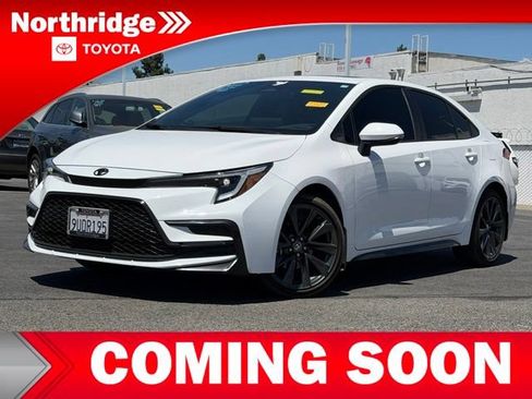 Used 2025 Toyota Corolla SE w/ SE Premium Package FWD image 2