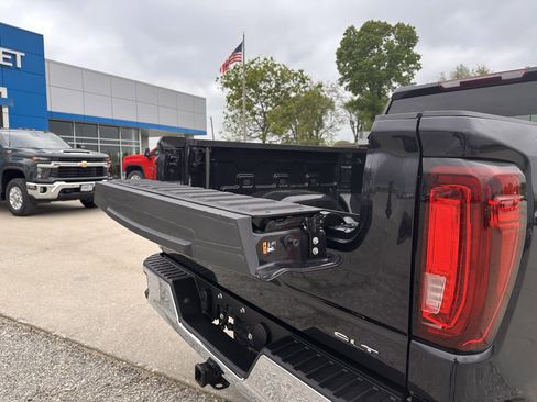 Used 2025 GMC Sierra 1500 SLT image 15