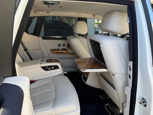 Used 2018 Rolls-Royce Phantom Sedan image 31