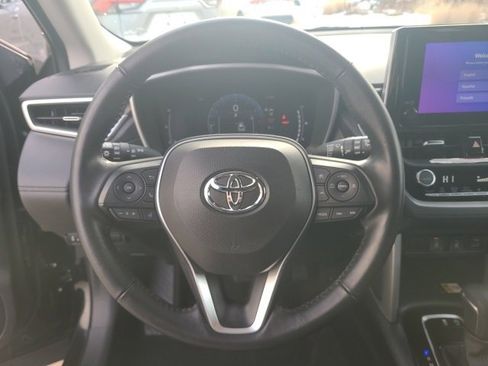 Used 2023 Toyota Corolla Cross XLE image 19