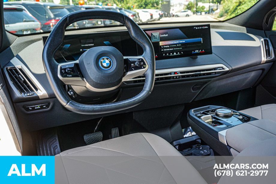 Used 2024 BMW iX xDrive50 w/ Premium Package AWD/4WD image 27