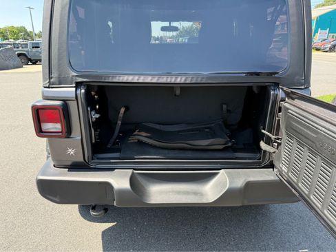 Used 2026 Jeep Wrangler Sport AWD/4WD image 10