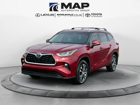 Used 2021 Toyota Highlander XLE image 1