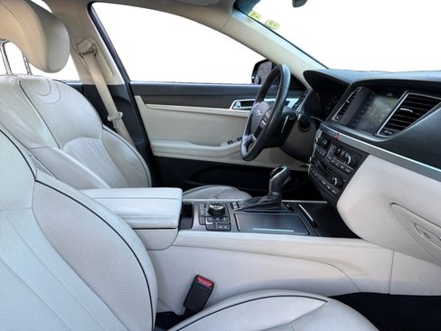 Used 2017 Genesis G80 3.8 w/ Option Group 03 image 14