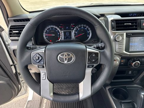 Used 2016 Toyota 4Runner SR5 Premium RWD image 15