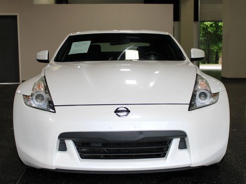 Used 2011 Nissan 370Z Coupe RWD image 8