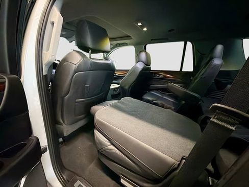 Used 2019 Cadillac Escalade Luxury image 26