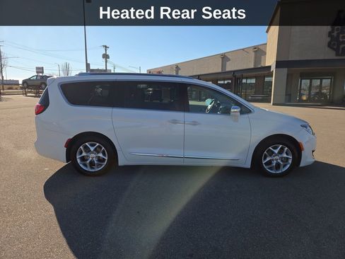 Used 2019 Chrysler Pacifica Limited image 8