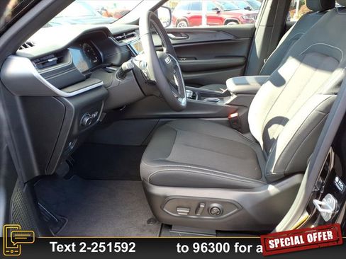 New 2025 Jeep Grand Cherokee 4WD image 11