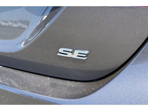 Used 2021 Toyota Camry SE FWD image 7