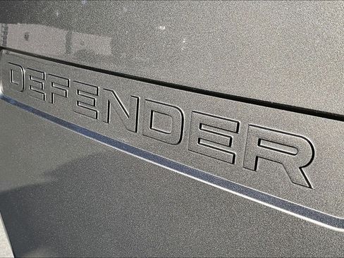Used 2025 Land Rover Defender 110 S image 7