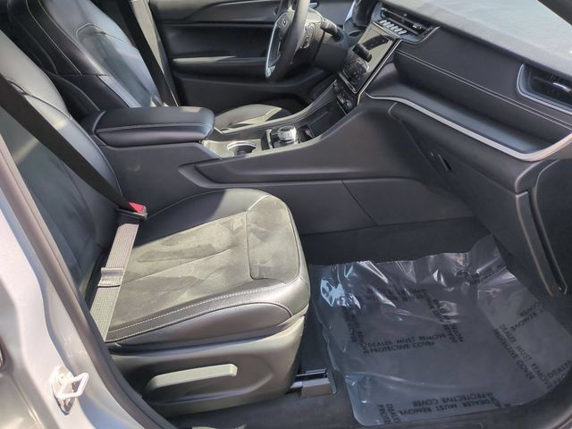 Used 2024 Jeep Grand Cherokee Altitude AWD/4WD image 30