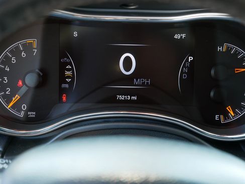 Used 2019 Jeep Grand Cherokee Altitude image 21