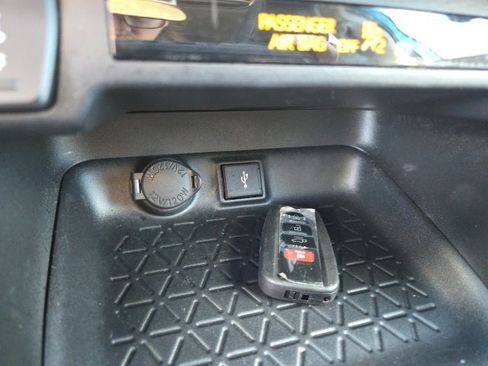 Used 2020 Toyota RAV4 XLE w/ Convenience Package image 19