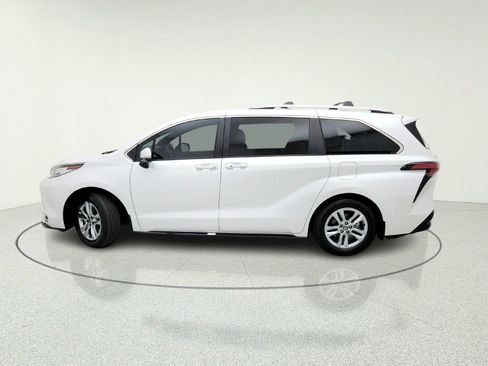 Used 2025 Toyota Sienna Limited FWD image 14