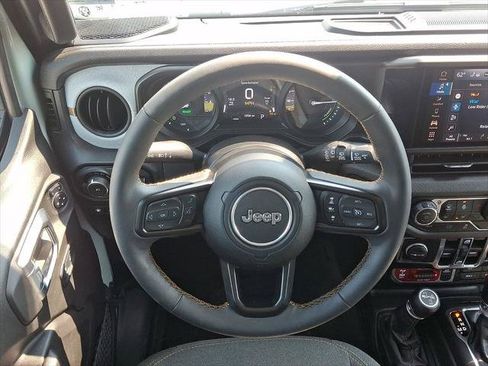 Used 2024 Jeep Wrangler Unlimited AWD/4WD image 12