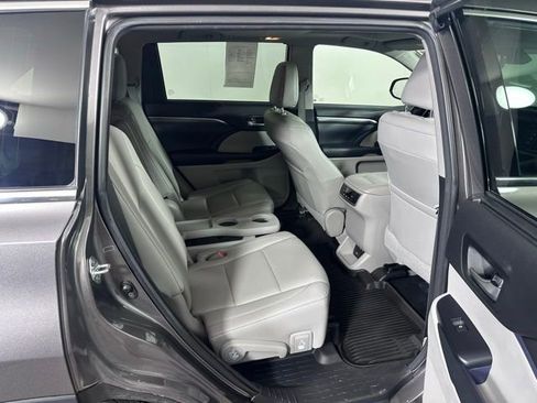 Used 2018 Toyota Highlander Limited AWD/4WD image 12