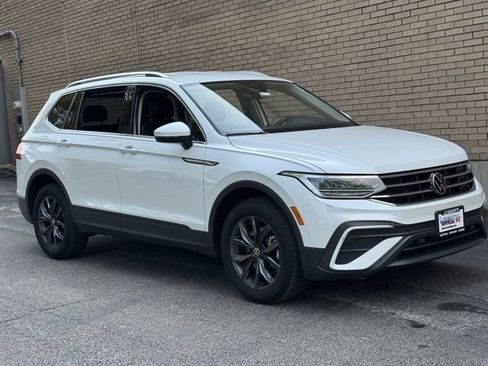 Used 2023 Volkswagen Tiguan SE AWD/4WD image 4