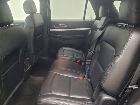 Used 2017 Ford Explorer XLT w/ Equipment Group 202A AWD/4WD image 18