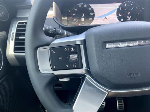 Used 2025 Land Rover Discovery Dynamic SE AWD/4WD image 23