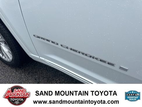 Used 2024 Jeep Grand Cherokee L Summit w/ Luxury Tech Group V image 9