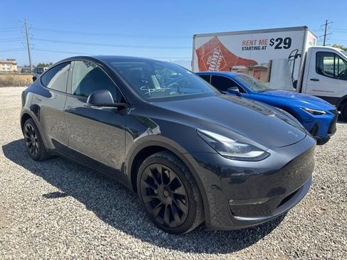 Used 2024 Tesla Model Y Long Range AWD/4WD image 4