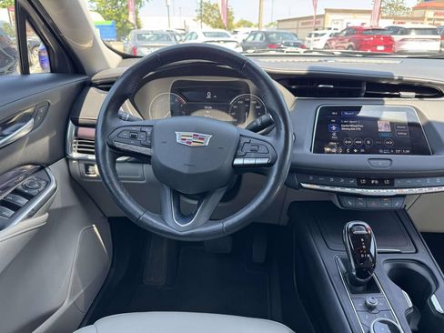 Used 2022 Cadillac XT4 Luxury w/ Cold Weather Package AWD/4WD image 17