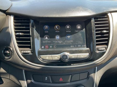 Used 2018 Chevrolet Trax LT w/ LT Convenience Package FWD image 12