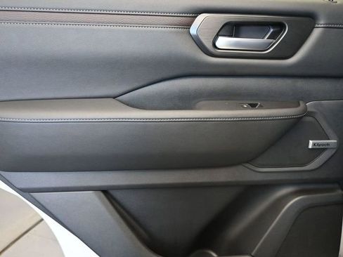 New 2025 Nissan Armada SL w/ Captain's Chari Seat Package image 18