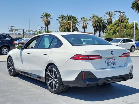 Used 2025 BMW 530i w/ M Sport Package RWD image 2