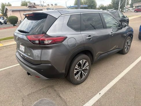 Used 2023 Nissan Rogue SV FWD image 4