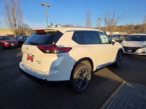 New 2025 Nissan Rogue Platinum w/ Platinum Premium Package image 3