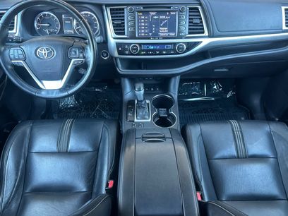 Used 2018 Toyota Highlander SE