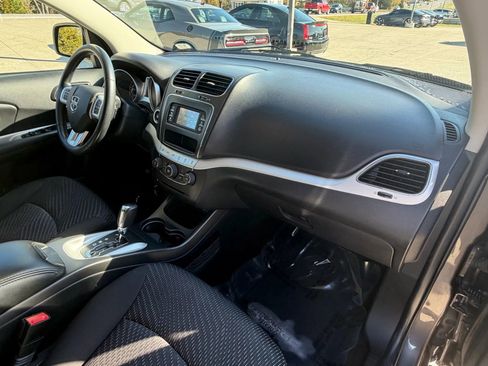 Used 2017 Dodge Journey SE w/ Flexible Seating Group image 49