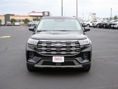 Used 2026 Ford Explorer Active AWD/4WD image 2