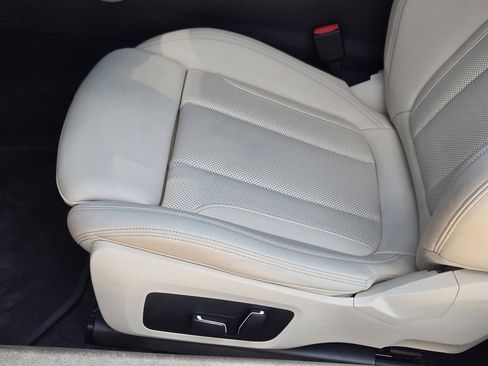 Used 2024 BMW 230i Coupe w/ Premium Package RWD image 26