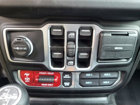 Used 2025 Jeep Wrangler Unlimited Rubicon 4xe w/ Convenience Group image 40