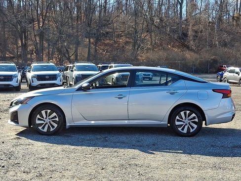 Used 2024 Nissan Altima 2.5 S image 4