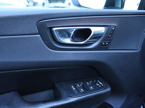 Used 2019 Volvo XC60 T5 Momentum w/ Premium Package FWD image 14