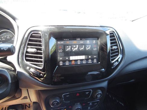 Used 2018 Jeep Compass Latitude w/ Popular Equipment Group FWD image 23