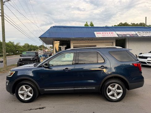 Used 2017 Ford Explorer XLT w/ Equipment Group 201A AWD/4WD image 6