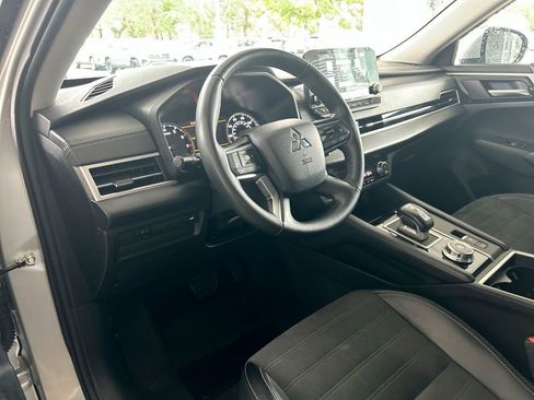 Used 2024 Mitsubishi Outlander SE FWD image 13