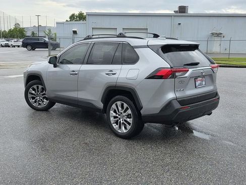Used 2019 Toyota RAV4 XLE Premium FWD image 4